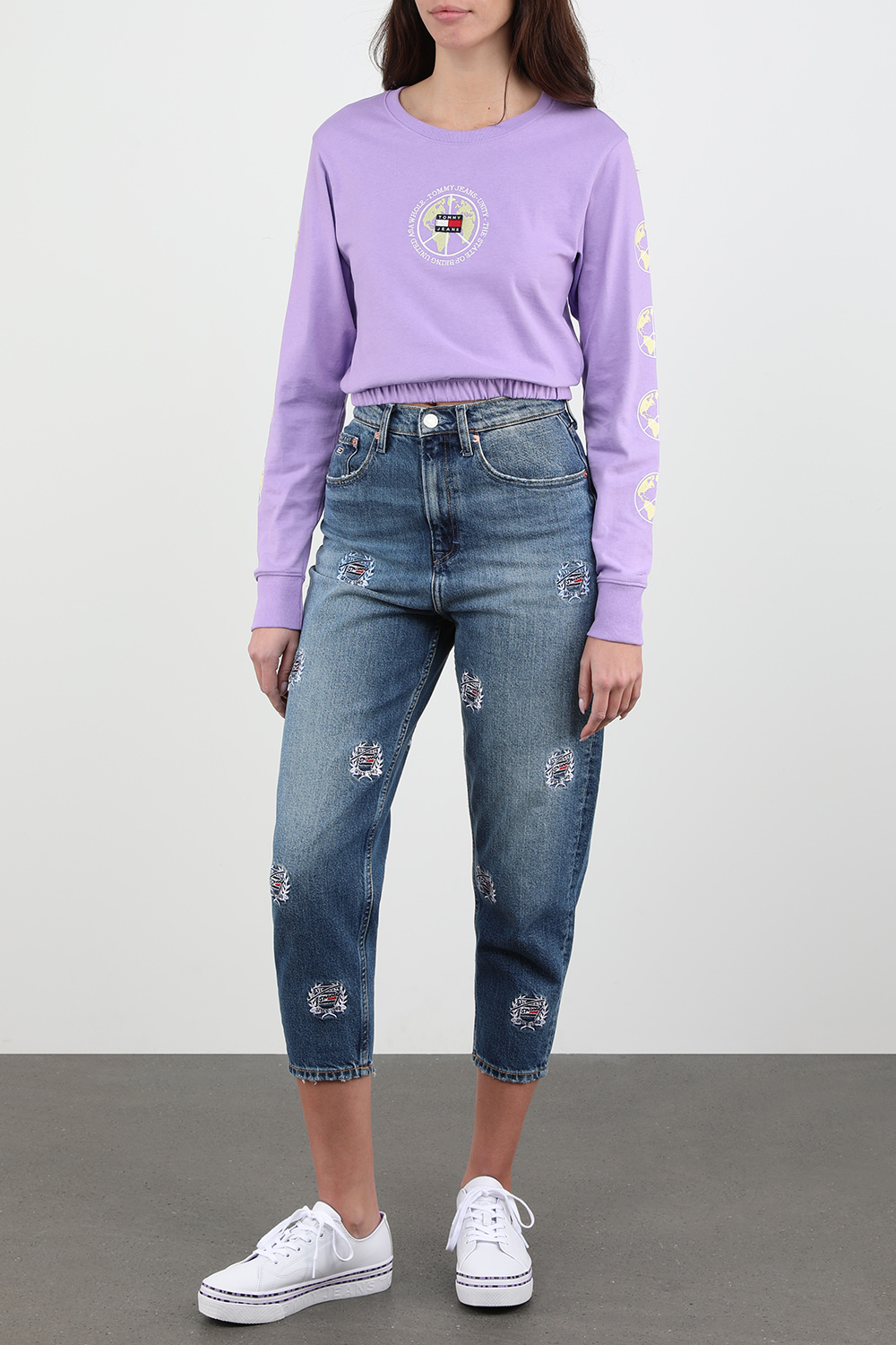 תמונת דוגמן קידמית של נעלי סניקרס לבנות ויילד אנימל עם דגל המותג