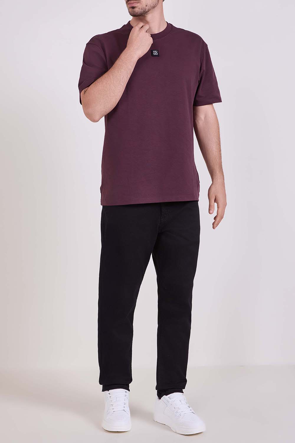 תמונת דוגמן קידמית של סניקרס