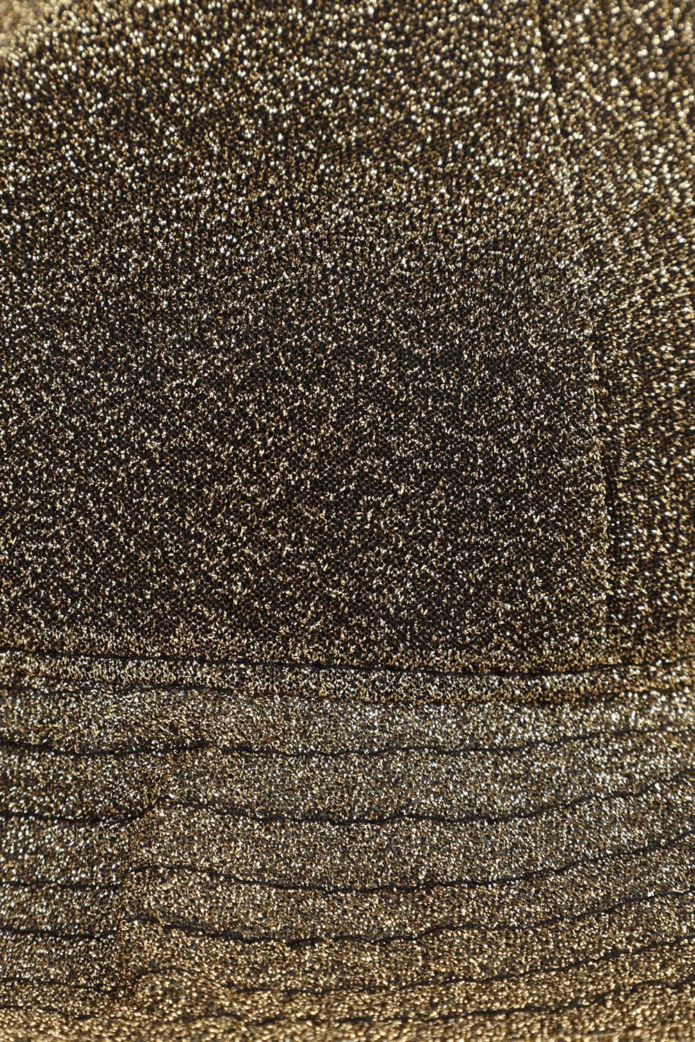 תמונה אחורית של כובע שמש עם שרוכים בגוון חול מנצנץ