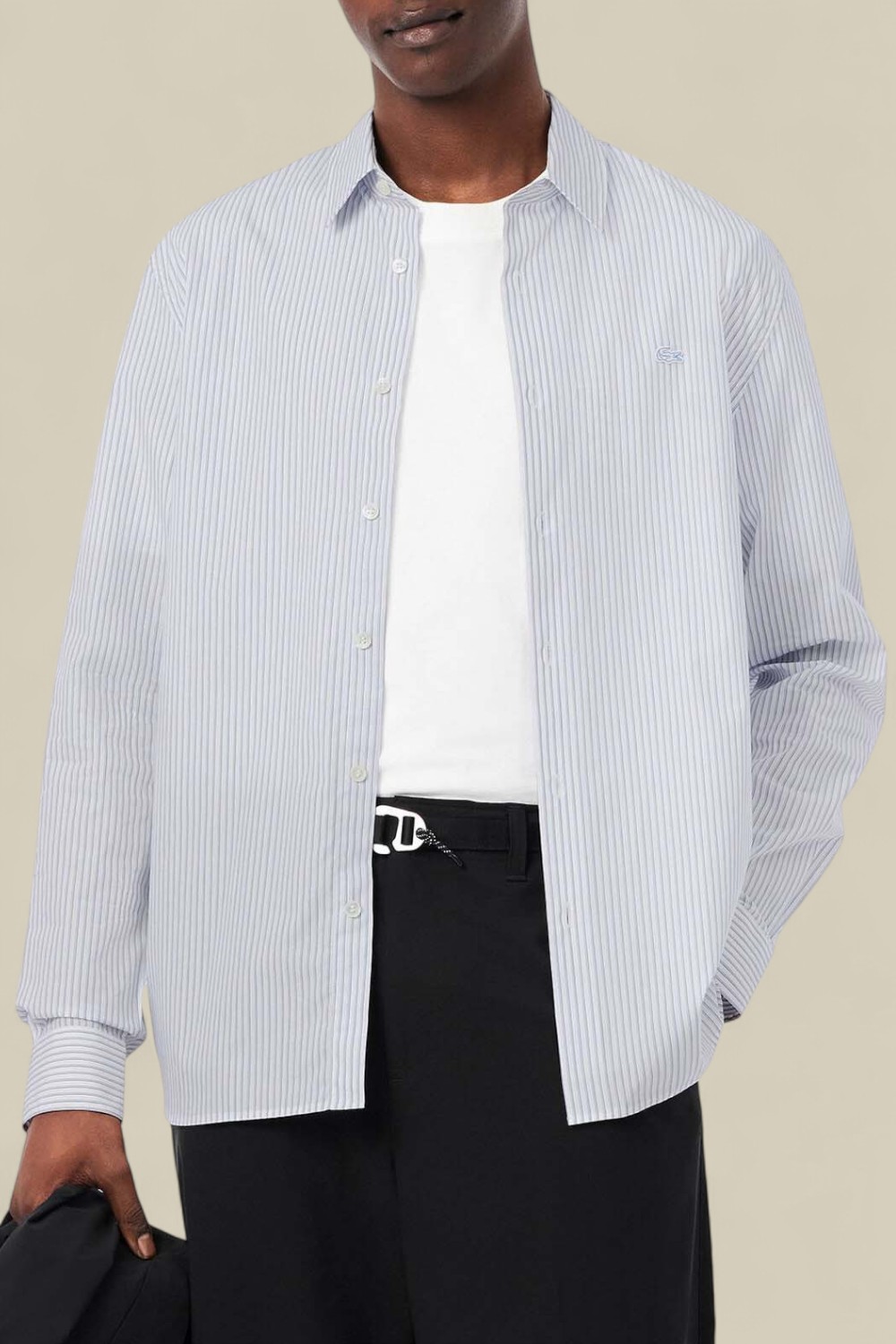 תמונת דוגמן קידמית של חולצת כפתורים