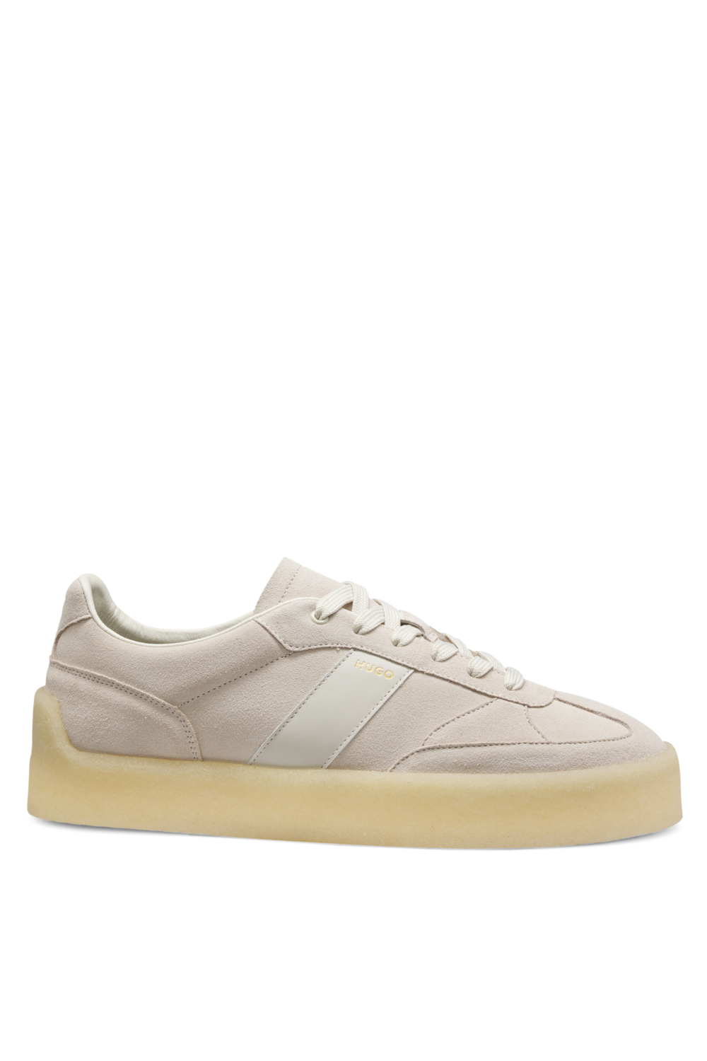 תמונה קידמית של נעלי סניקרס