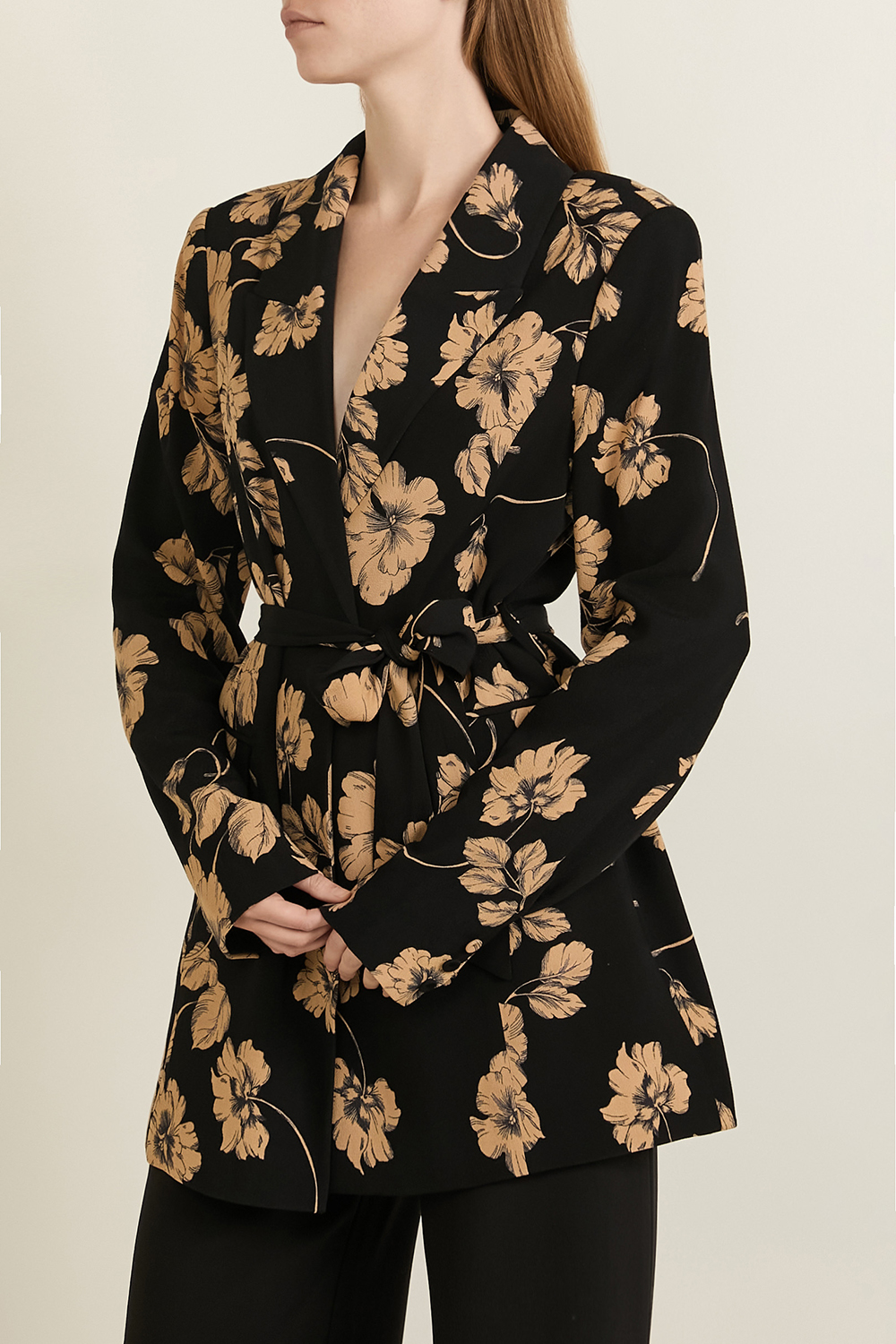 תמונת דוגמן קידמית של בלייזר אדיראן