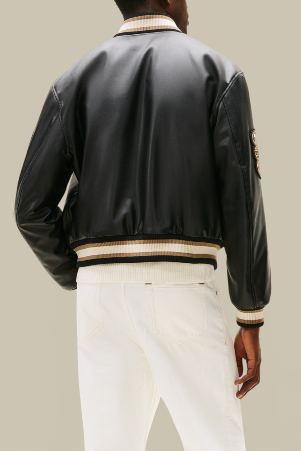 תמונת דוגמן אחורית של ז'קט