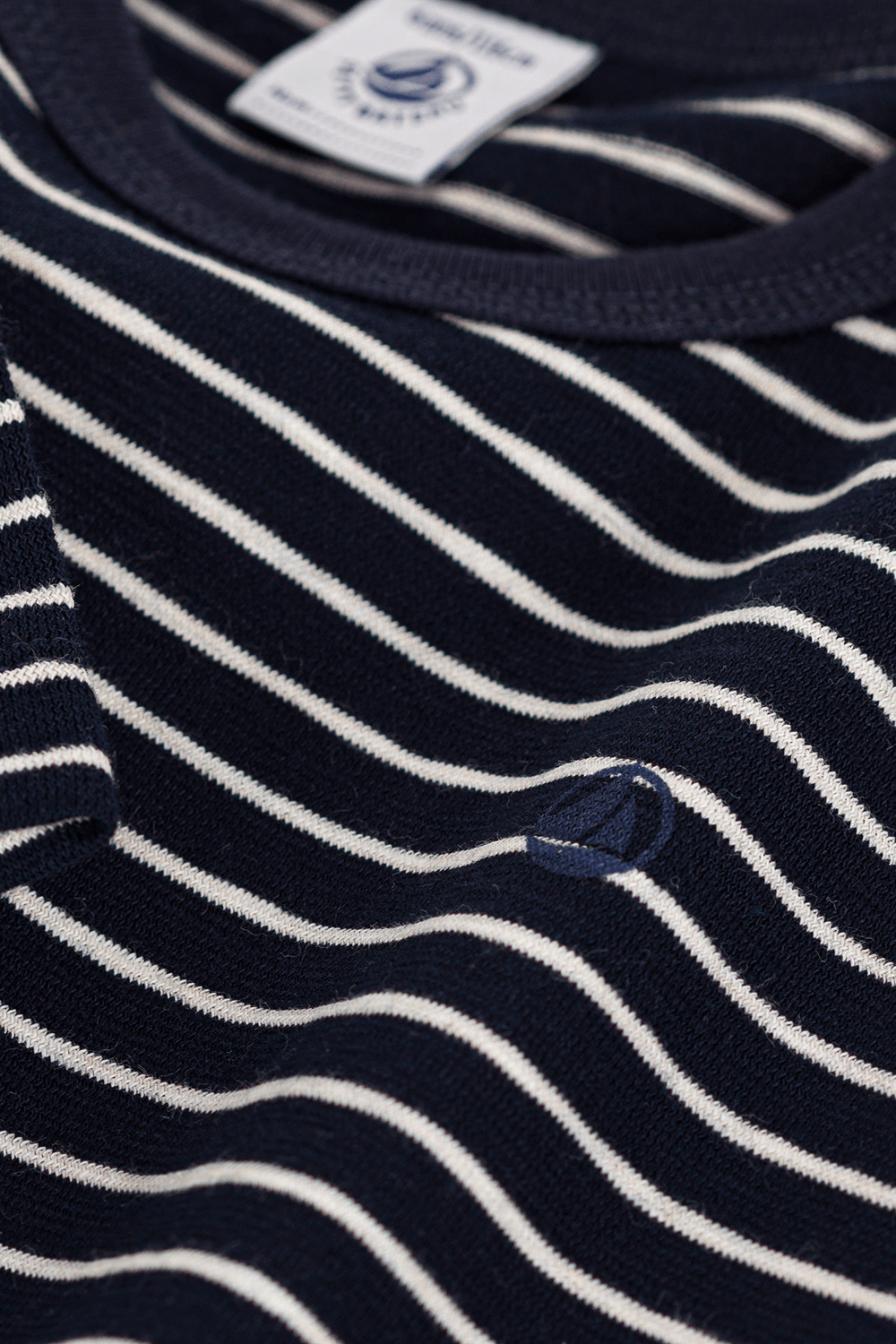 תמונה אחורית של חולצת טי ארוכה - גילאי 3-5 שנים