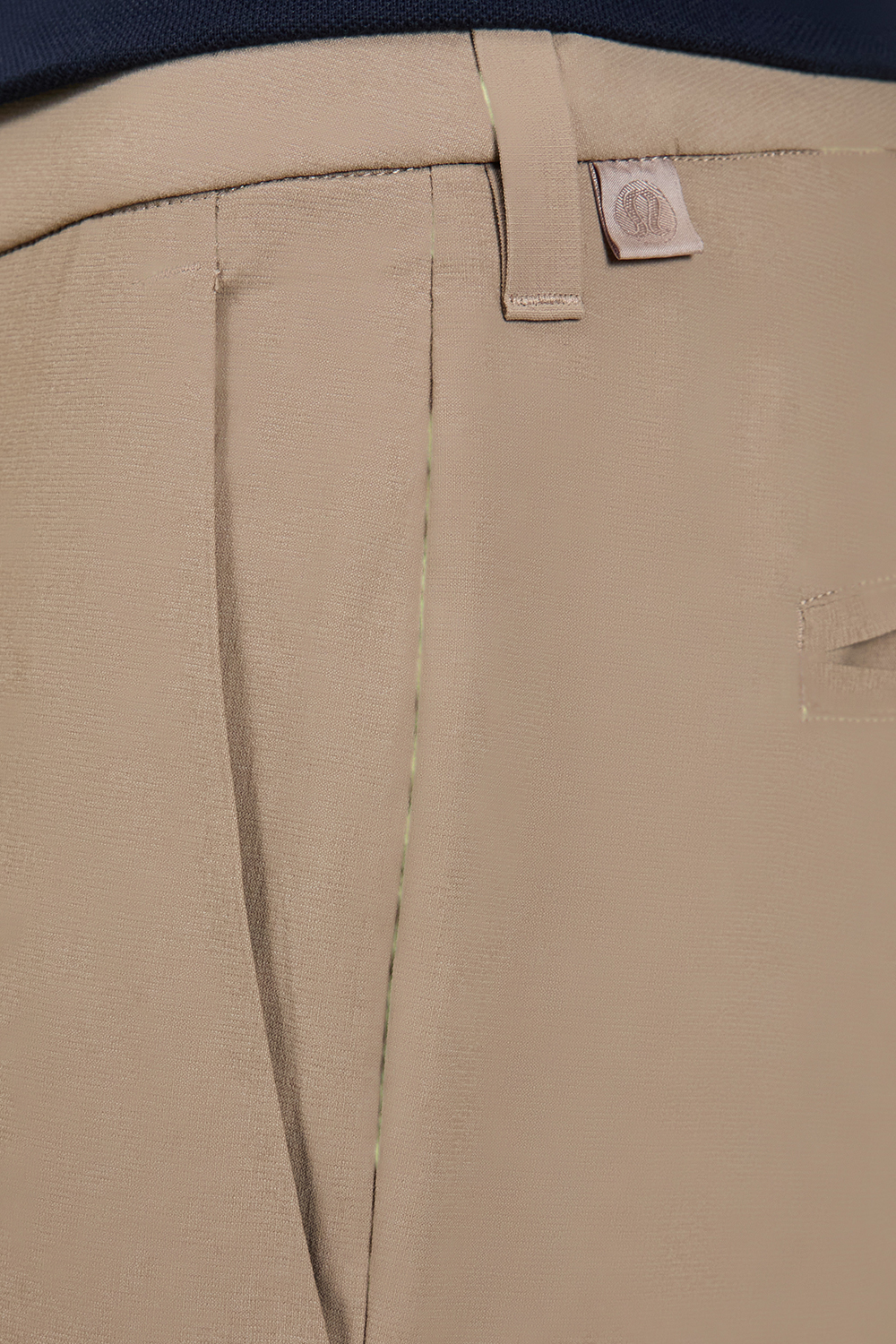 תמונת תקריב דוגמן של ABC Slim-Fit Golf Trouser 32''L