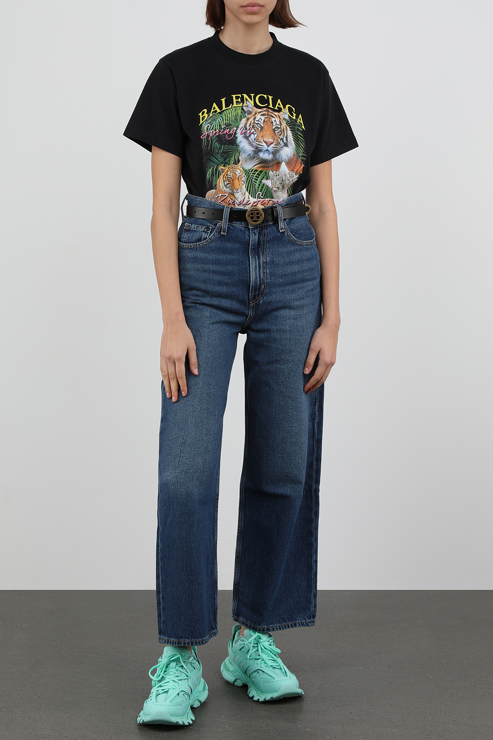 תמונת דוגמן קידמית של חגורות לוגו דאבל בי עגול בשחור וזהב