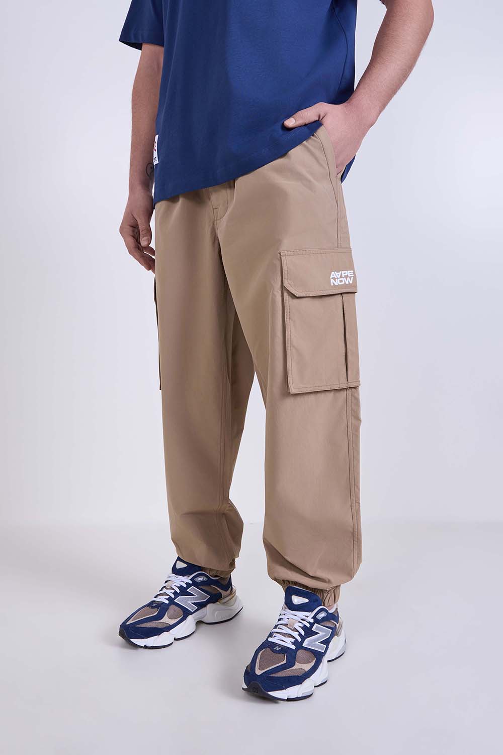 תמונת דוגמן קידמית של מכנסי קרגו