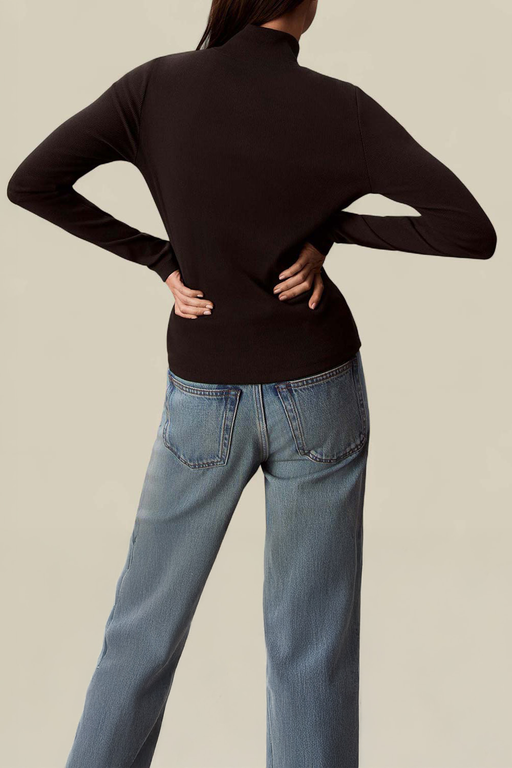 תמונת דוגמן אחורית של חולצת גולף