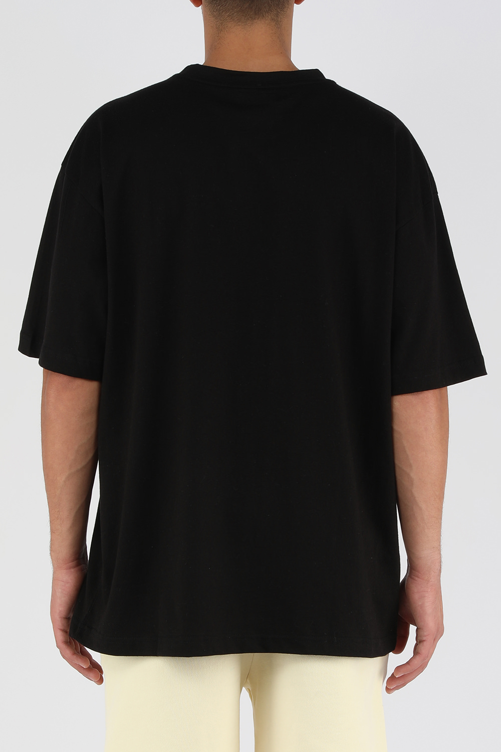 תמונת דוגמן אחורית של חולצת טי סמיילי דונט הפי בשחור