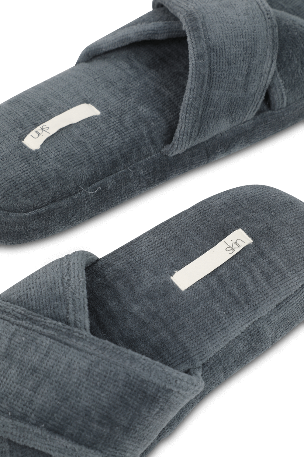 תמונת תקריב של נעליים לבית קיוטו מכותנה בגוון כחול