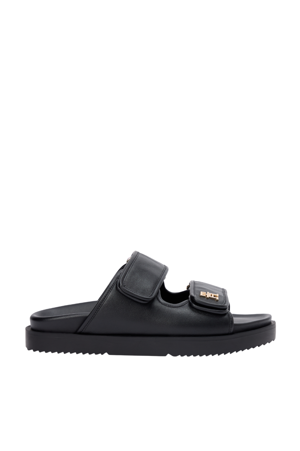 תמונה קידמית של סנדלים