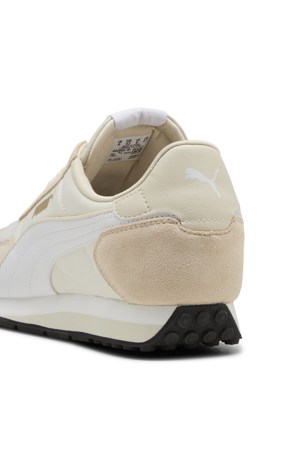 תמונת פנים של נעלי סניקרס