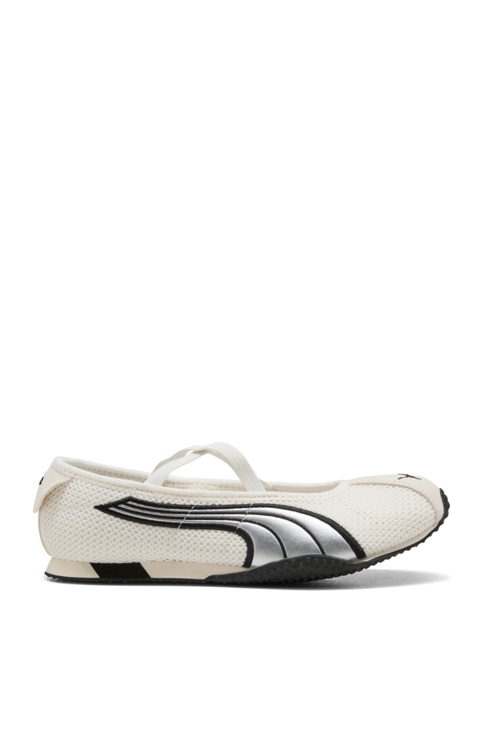 תמונה קידמית של נעלי סניקרס