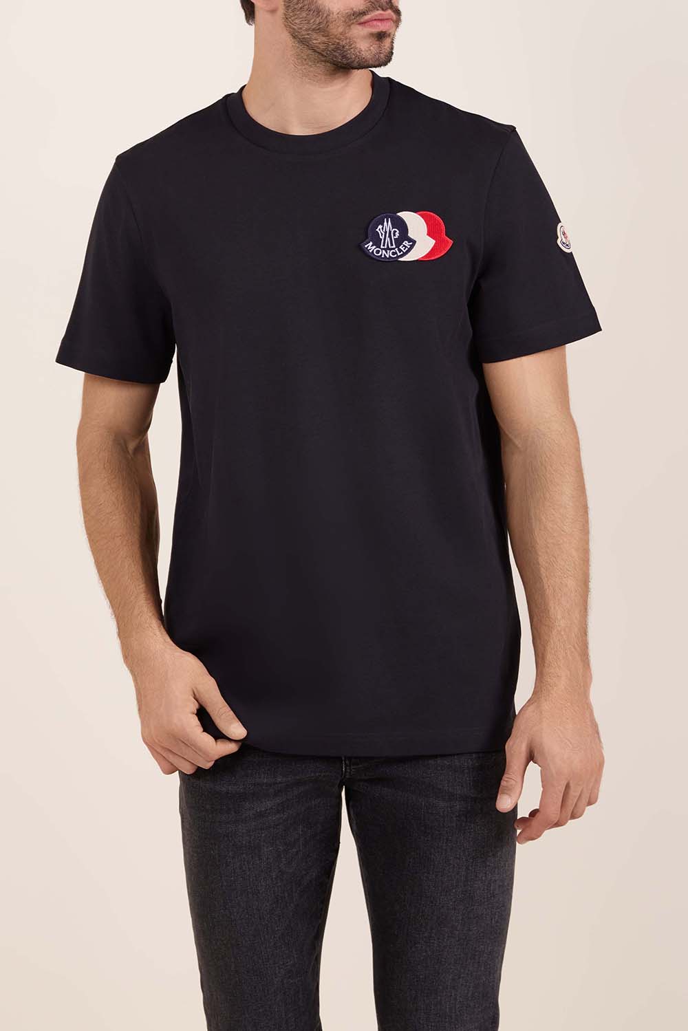 תמונת דוגמן קידמית של חולצת טי