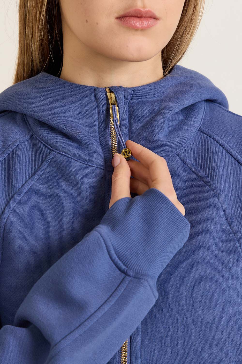 תמונת תקריב דוגמן של Scuba Oversized Half-Zip Hoodie