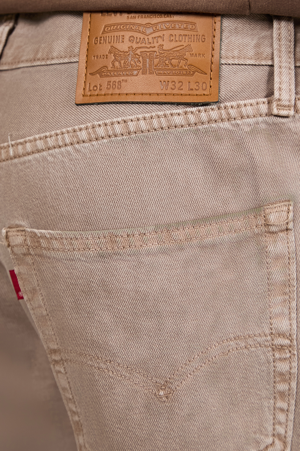 תמונת תקריב דוגמן של מכנסי ג'ינס 568