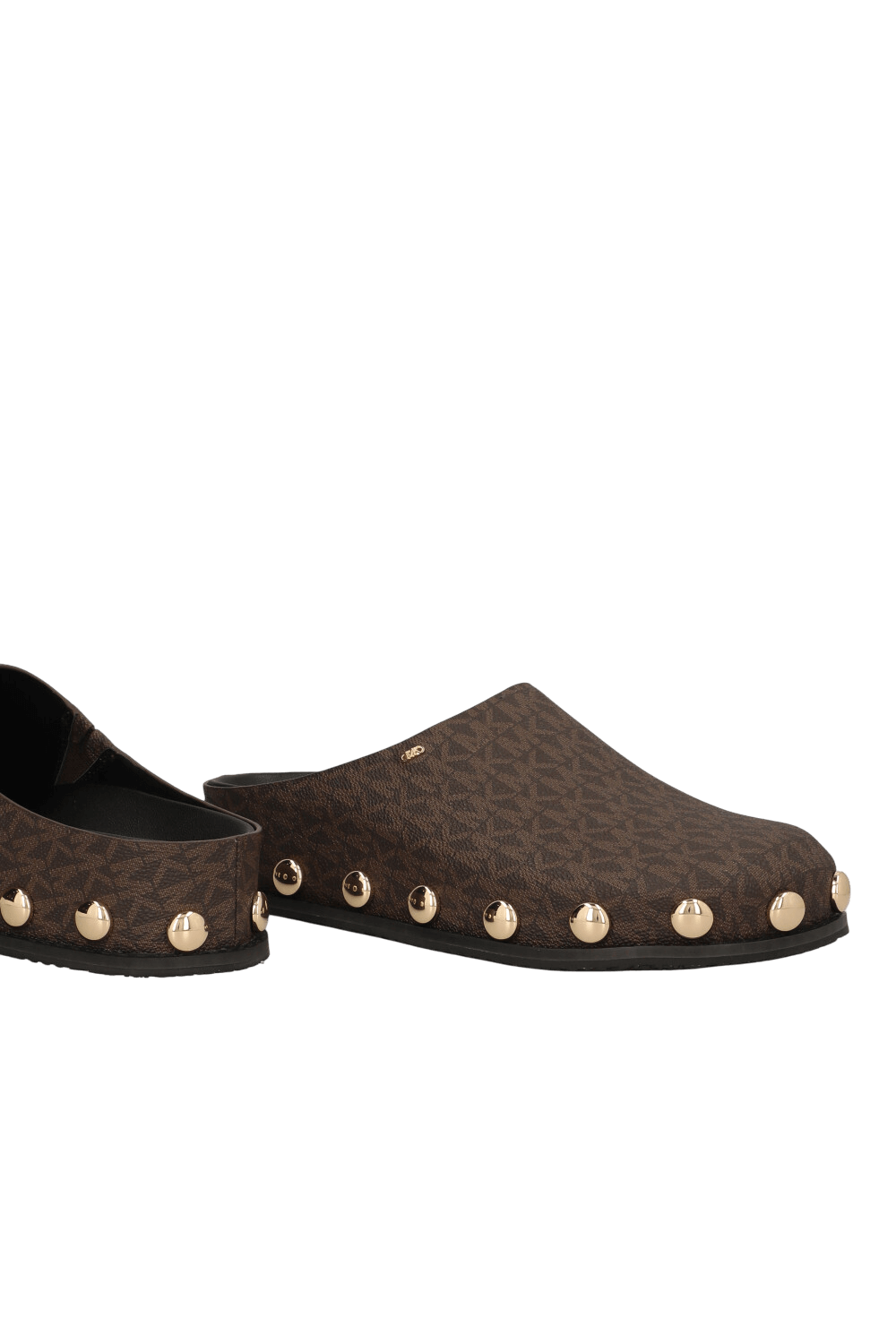 תמונת תקריב של נעלי מיולס