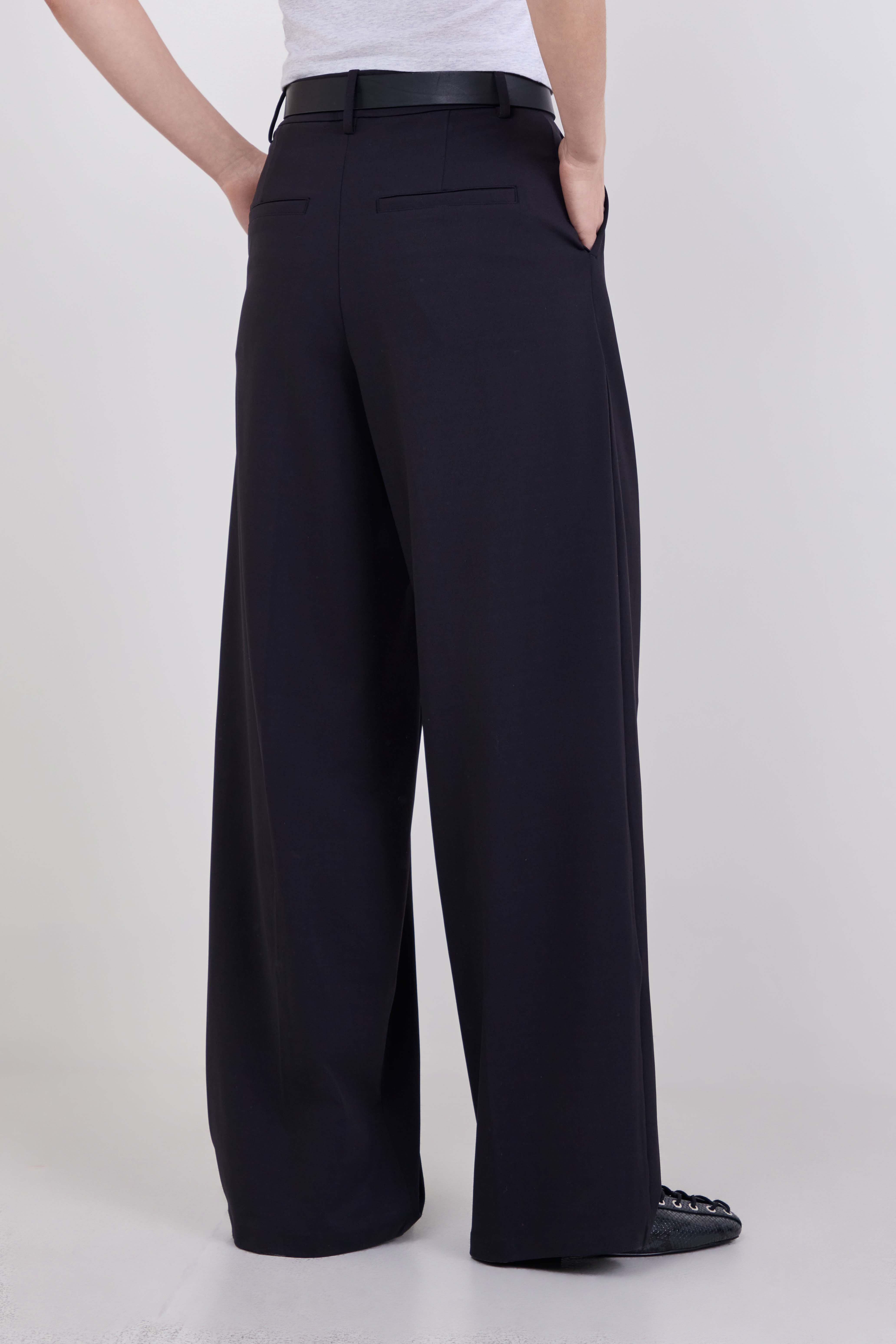 תמונת דוגמן אחורית של Daydrift High-Rise Trouser Regular