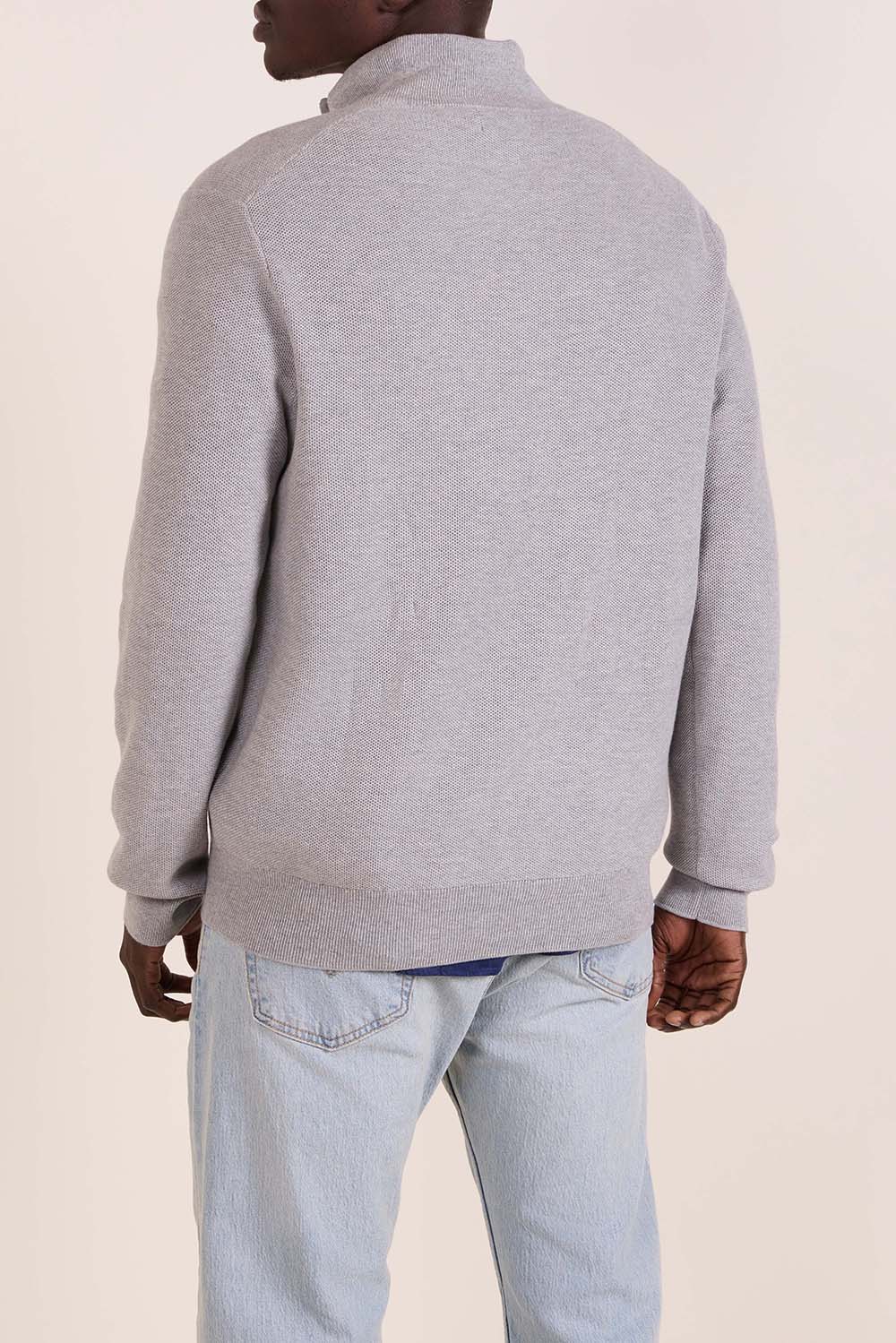 תמונת דוגמן אחורית של סוודר פולו