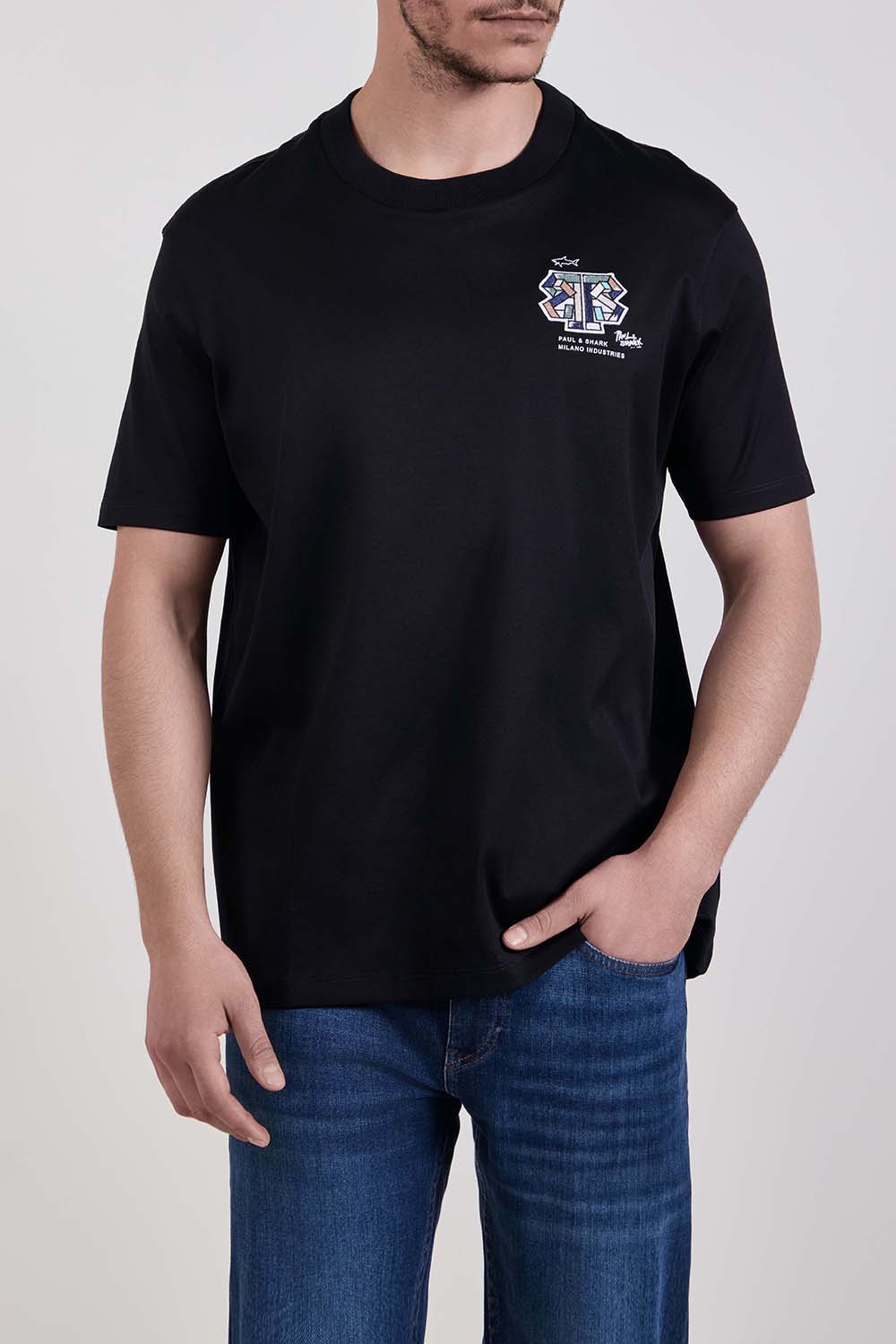 תמונת דוגמן קידמית של חולצת טי בגזרה ישרה