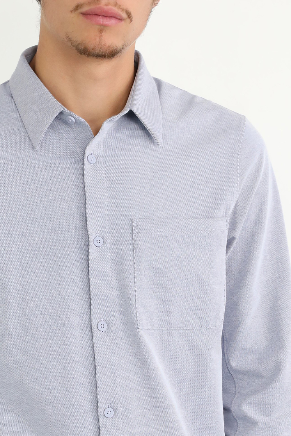 תמונת תקריב דוגמן של Commission Long-Sleeve Shirt