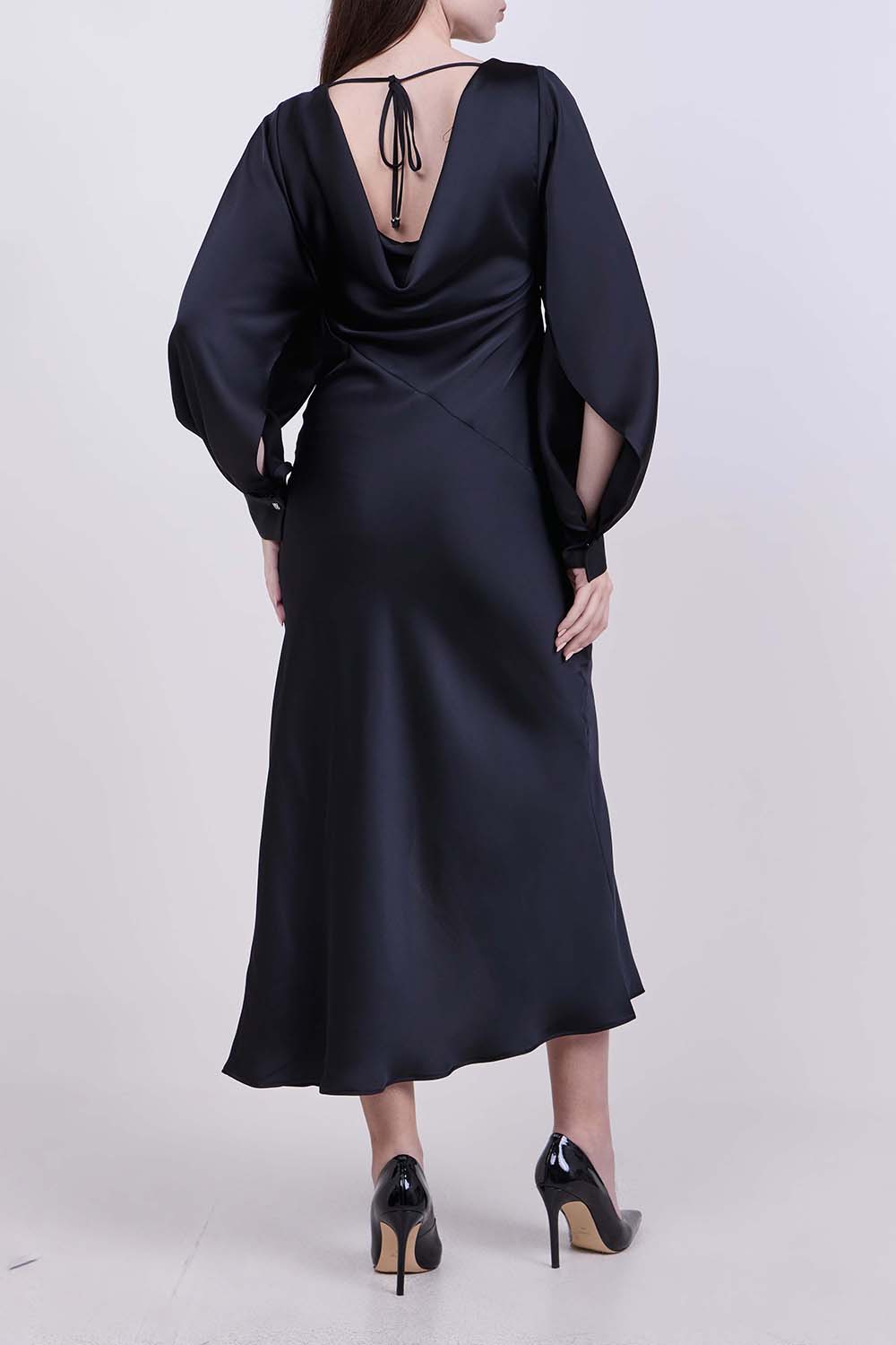 תמונת דוגמן אחורית של שמלת מידי