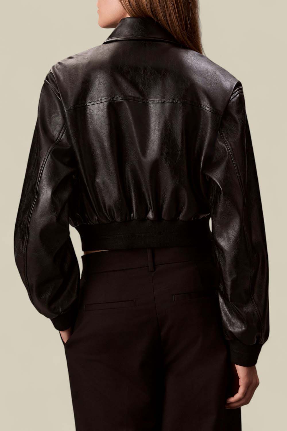 תמונת דוגמן אחורית של מעיל קרופ