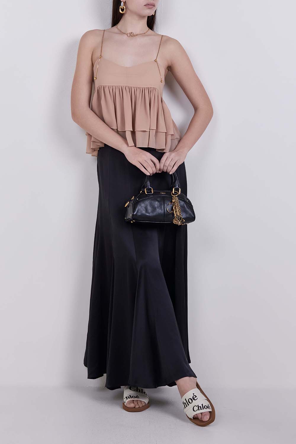 תמונת דוגמן קידמית של שרשרת איקוניק