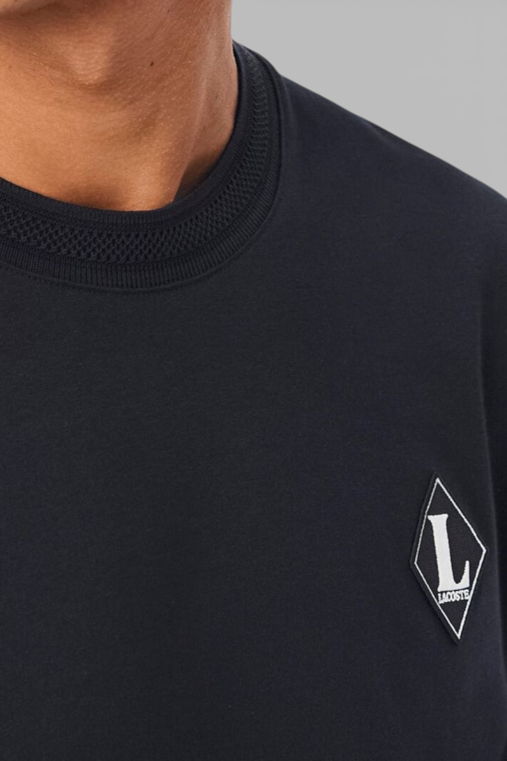 תמונת תקריב דוגמן של חולצת טי