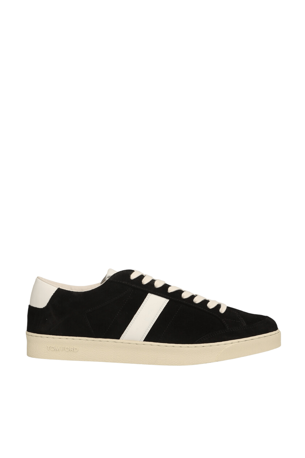 תמונה קידמית של נעלי סניקרס