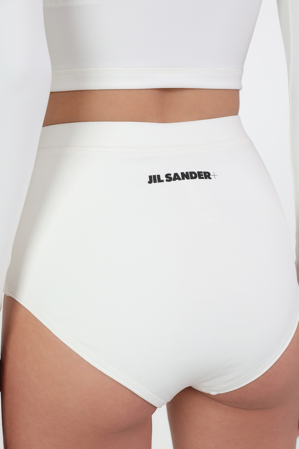 תמונת תקריב דוגמן של תחתוני בגד ים