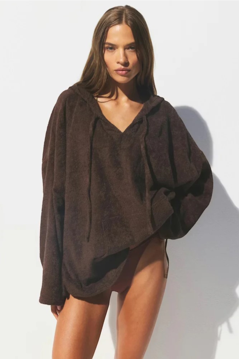 תמונת דוגמן קידמית של OVERSIZED HOODIE