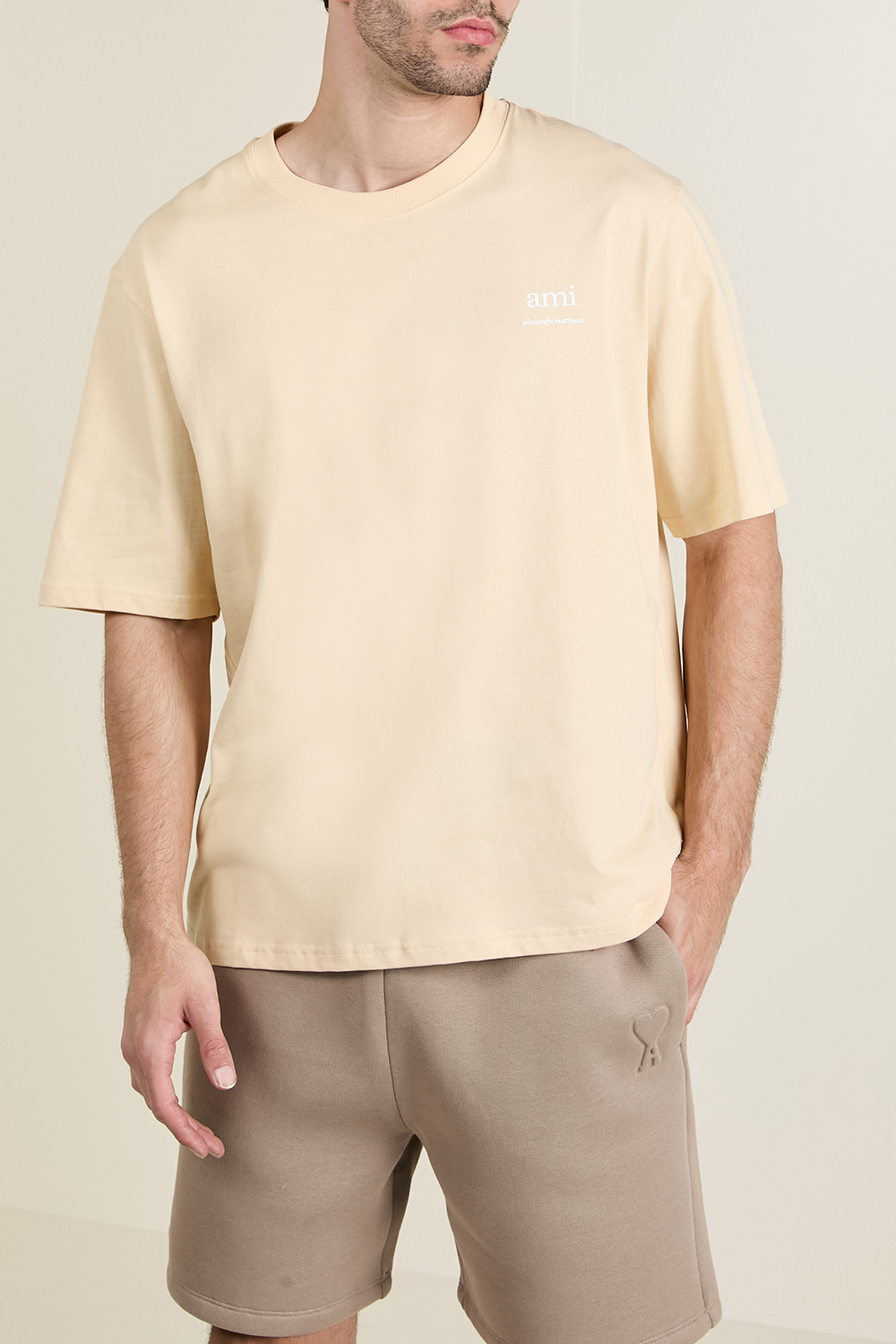 תמונת דוגמן קידמית של חולצת טי