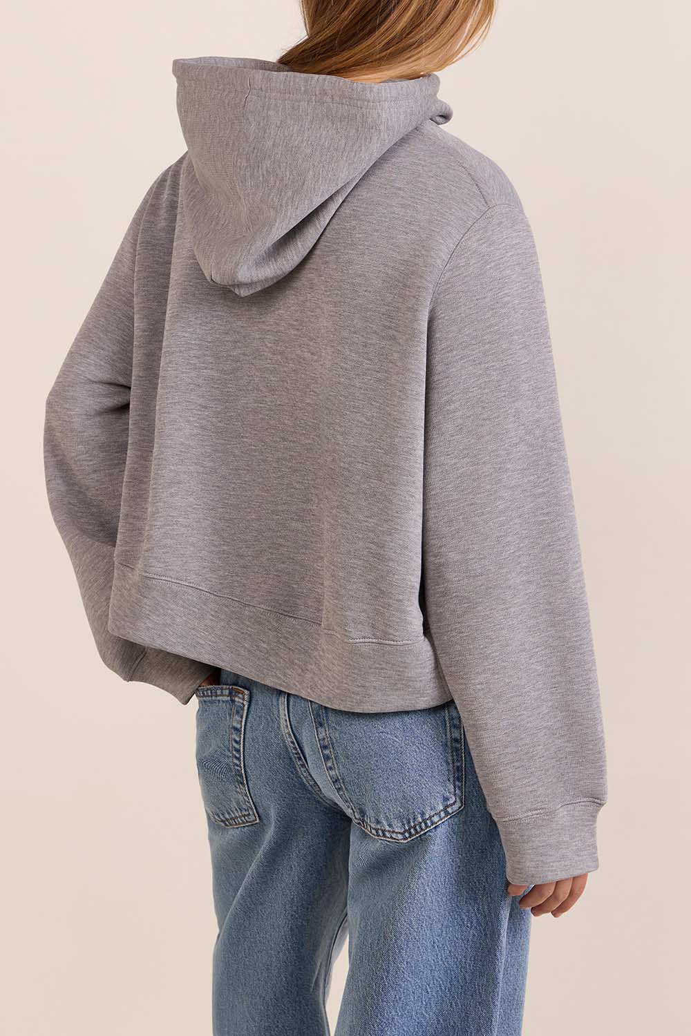 תמונת דוגמן אחורית של סווטשירט קפוצ'ון