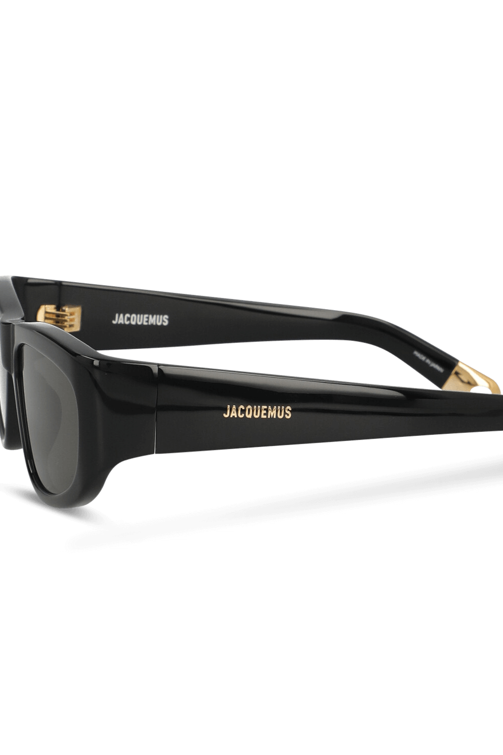 תמונת תקריב של משקפי שמש