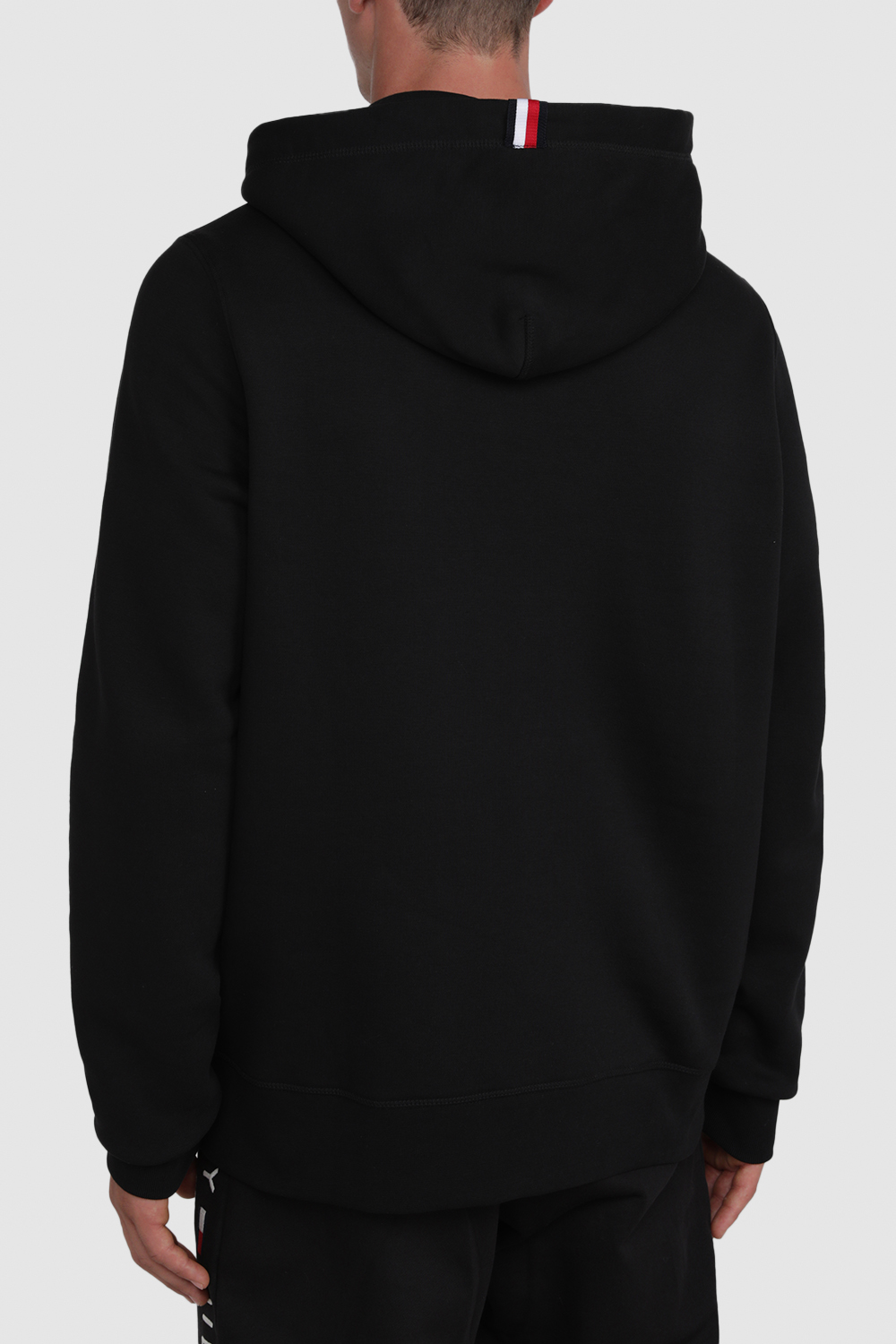 תמונת דוגמן אחורית של סווטשירט קפוצ`ון