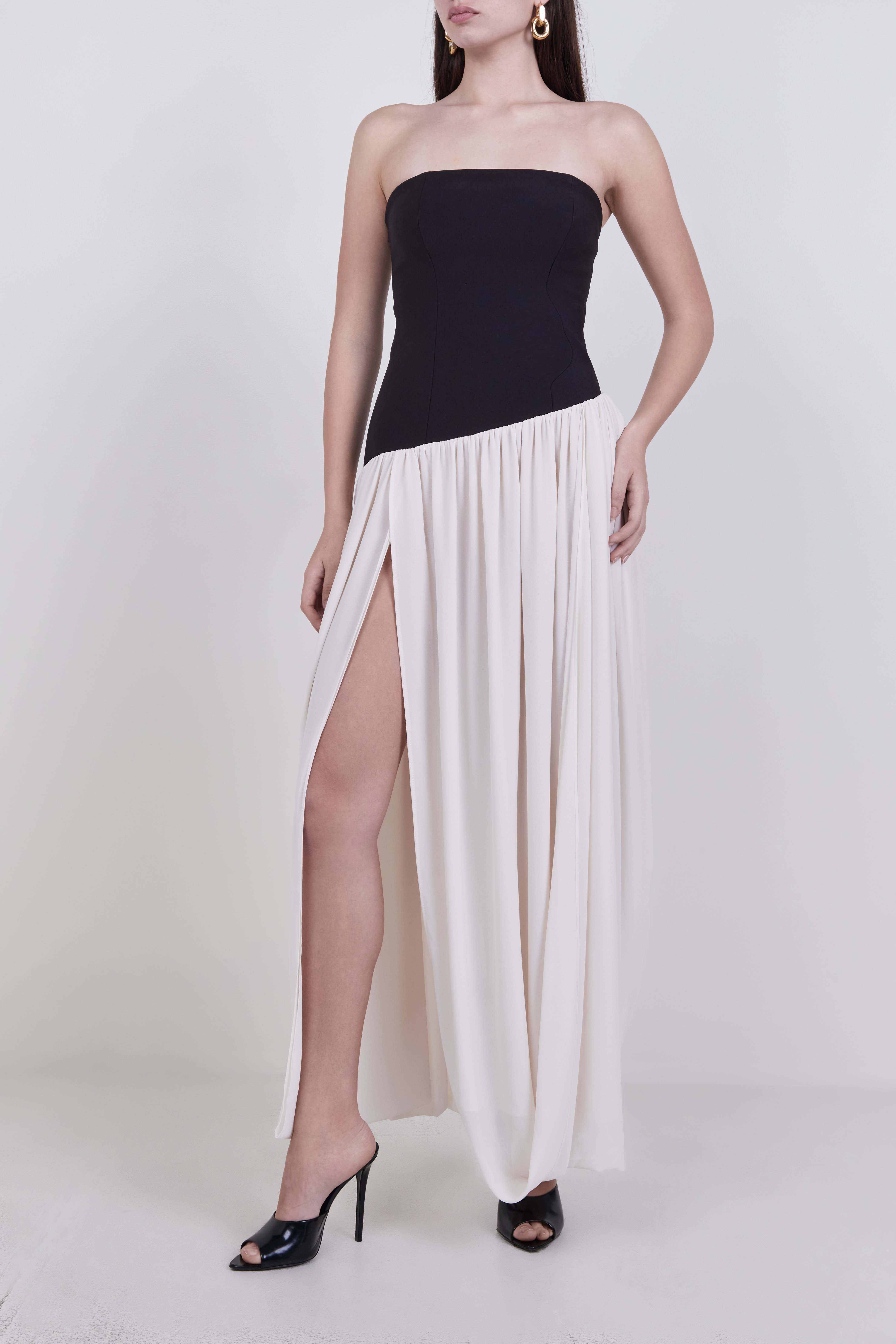 תמונת דוגמן קידמית של שמלת מקסי סטרפלס