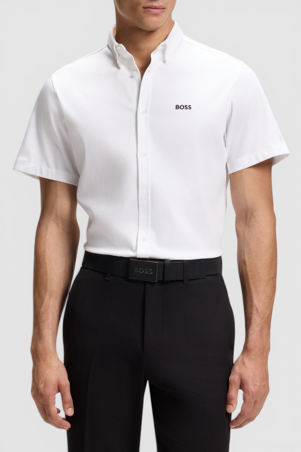 תמונת דוגמן קידמית של חולצה מכופתרת שרוול קצר