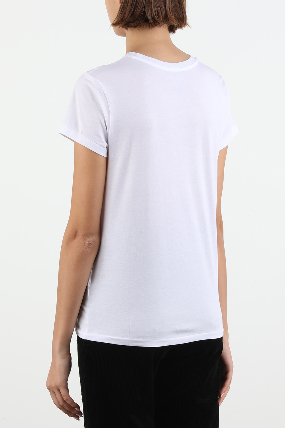 תמונת דוגמן אחורית של חולצת טי עם דובי בגוון לבן