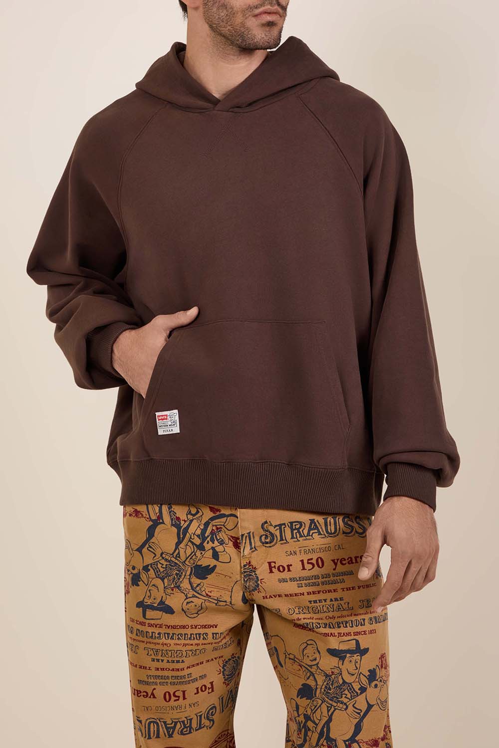 תמונת דוגמן קידמית של ליוויס X צעצוע של סיפור סווטשירט קפוצ'ון