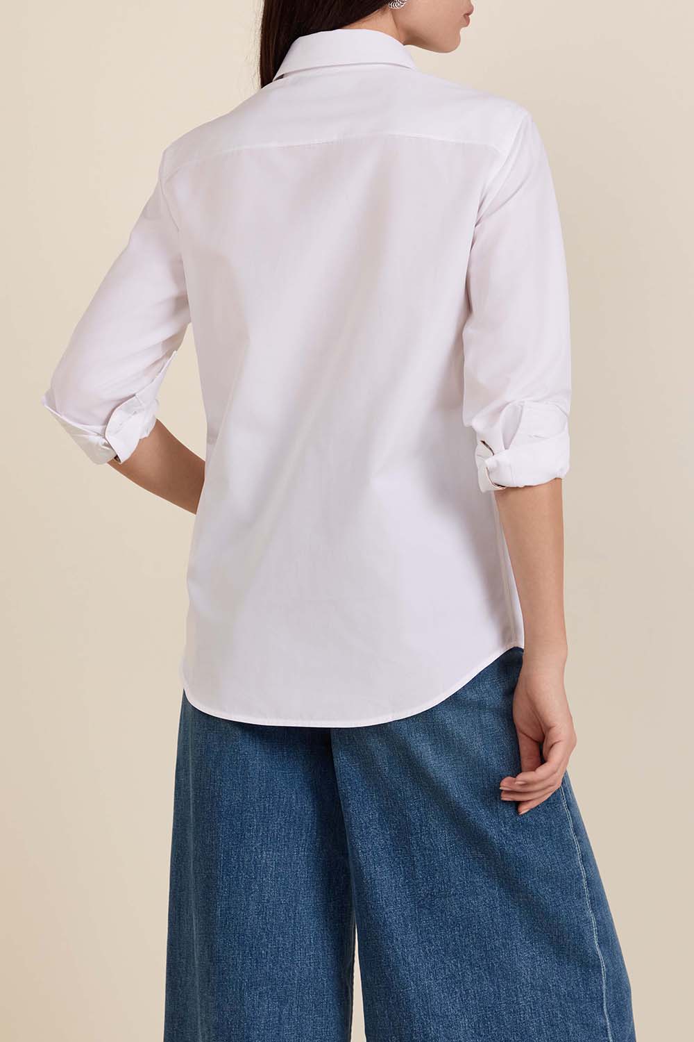 תמונת דוגמן אחורית של חולצת כפתורים אלורה