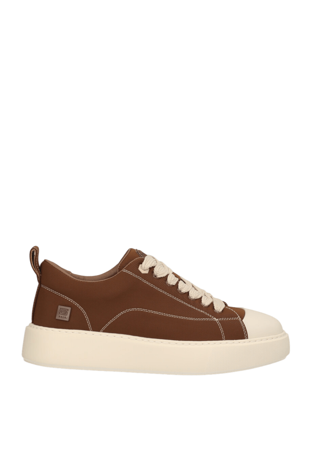 תמונה קידמית של נעלי סניקרס עור