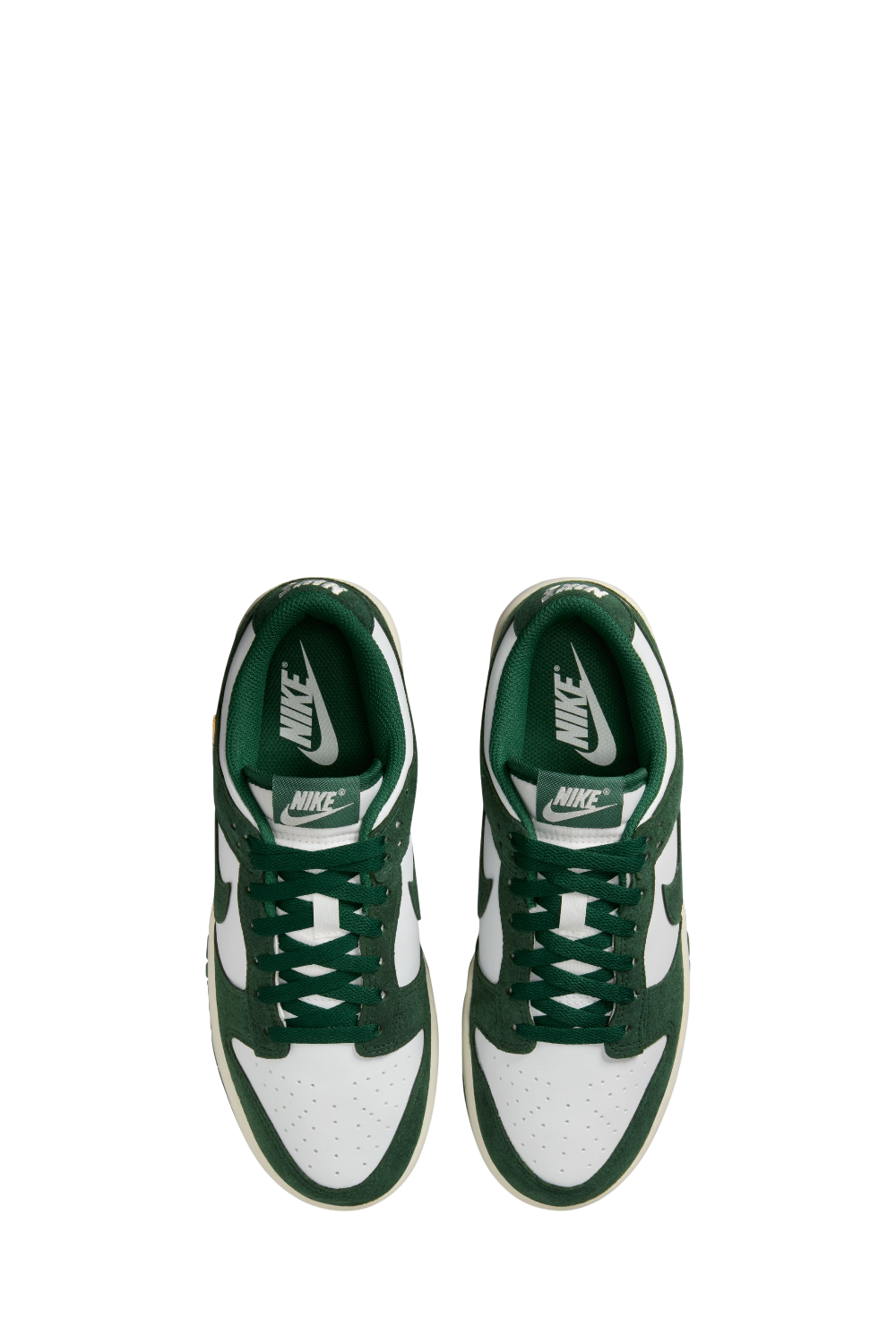 תמונת תקריב של נעלי סניקרס דאנק