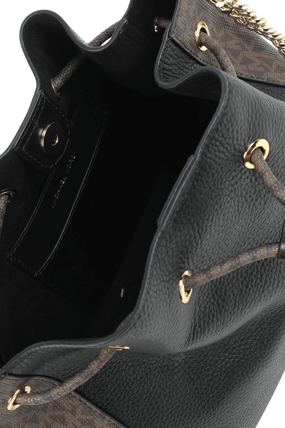 תמונת פנים של תיק באקט מעור מגורען בגוון שחור