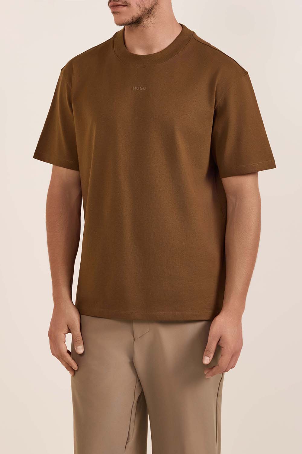 תמונת דוגמן קידמית של חולצת טי