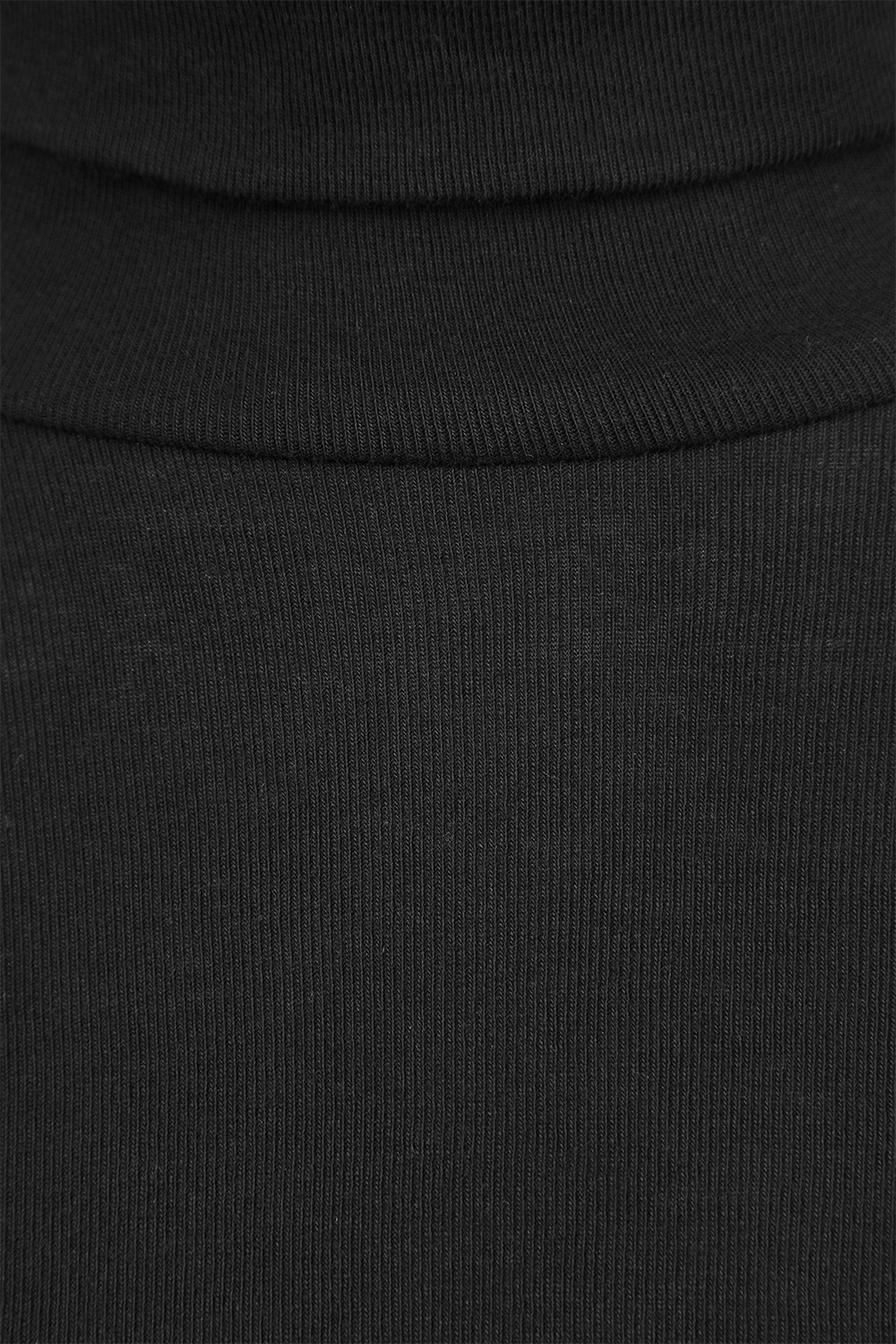 תמונה אחורית של Iconic Cotton Undershirt in Black