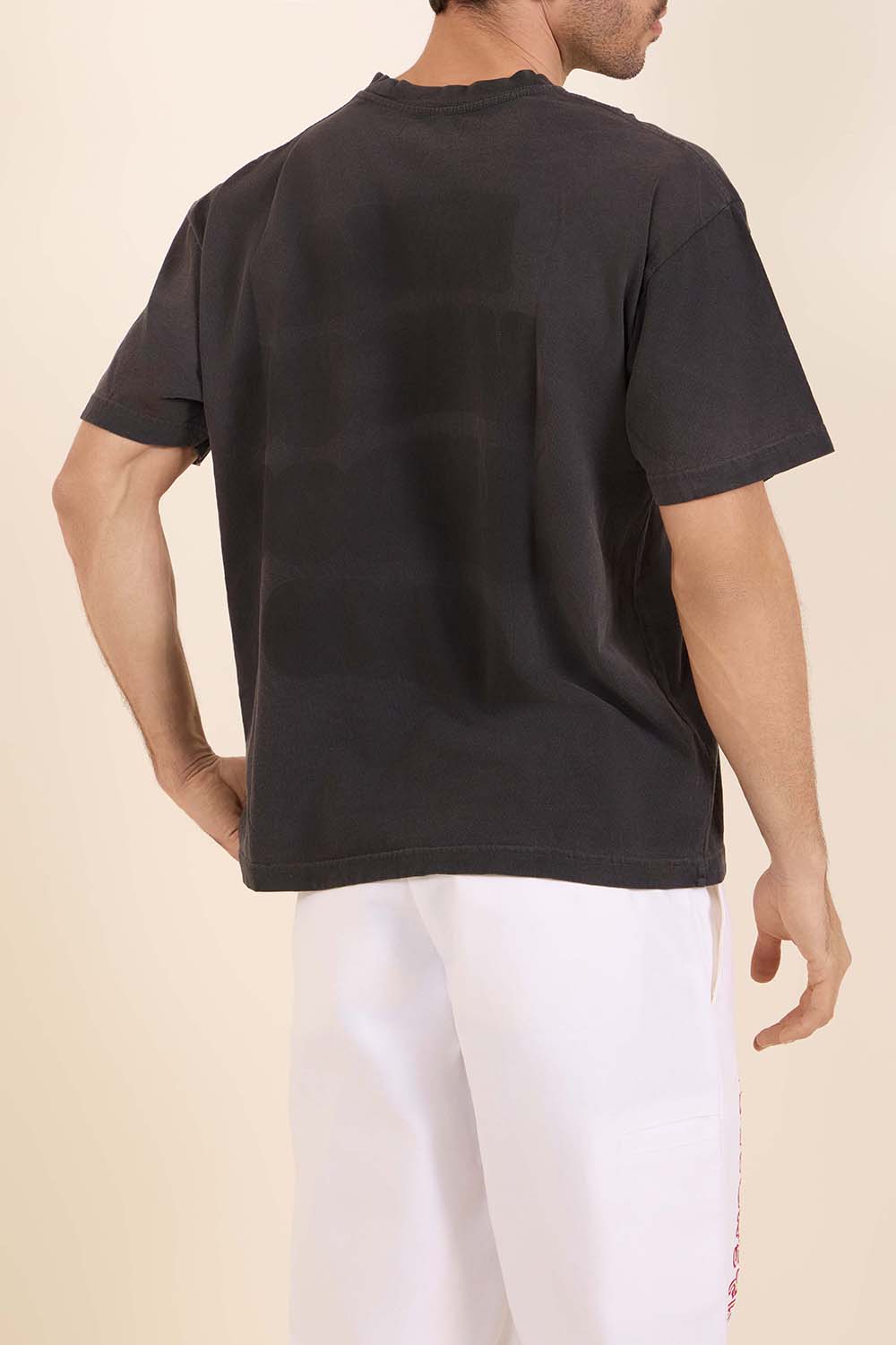 תמונת דוגמן אחורית של חולצת טי