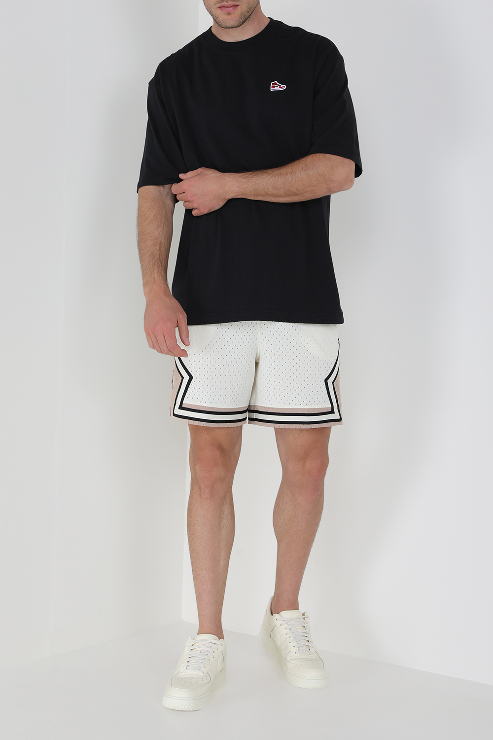 תמונת דוגמן קידמית של נעלי סניקרס