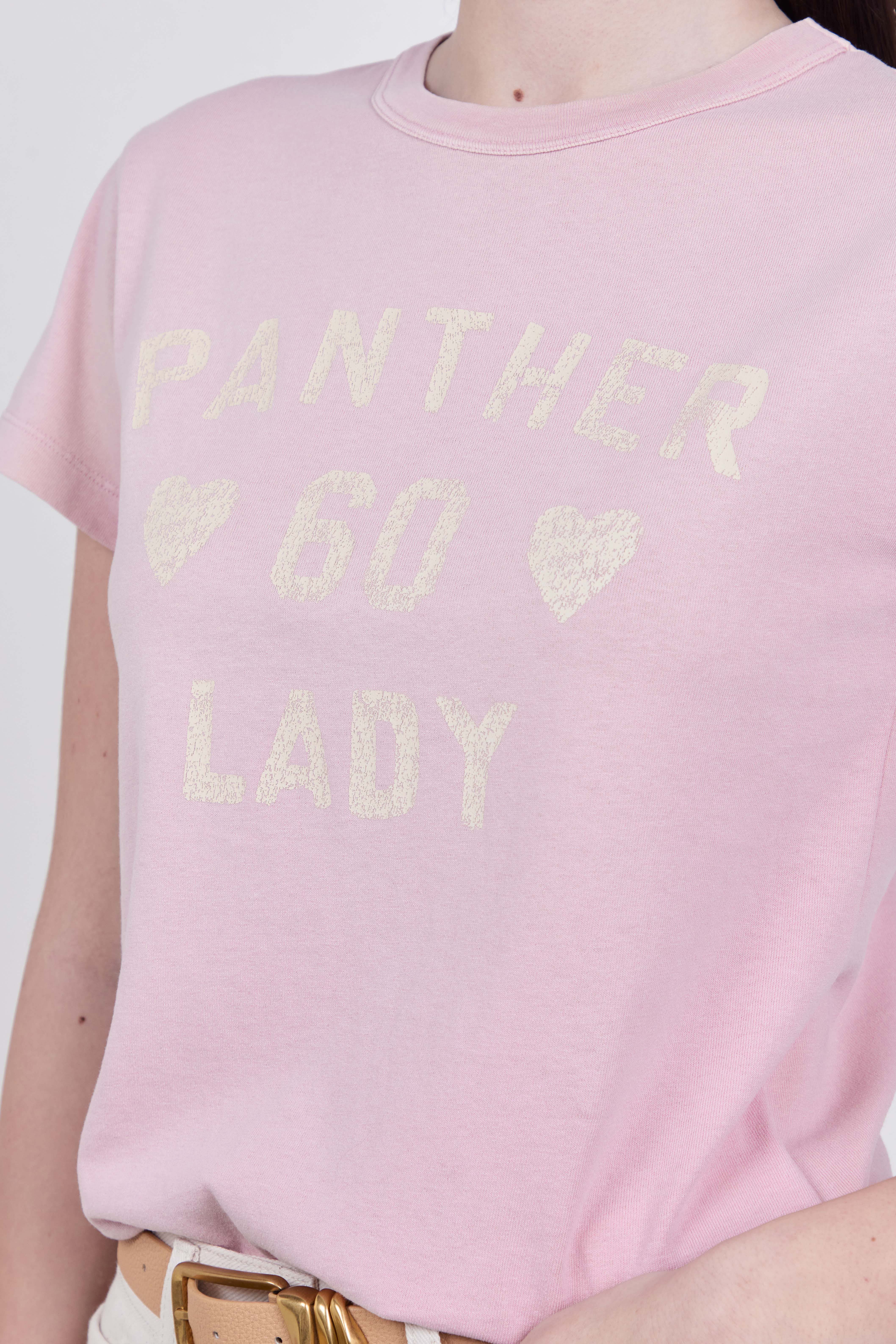 תמונת תקריב דוגמן של חולצת טי