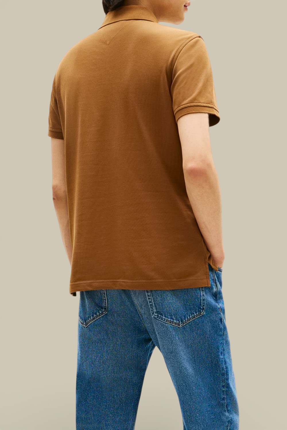 תמונת דוגמן אחורית של חולצת פולו סלים פיט 1985